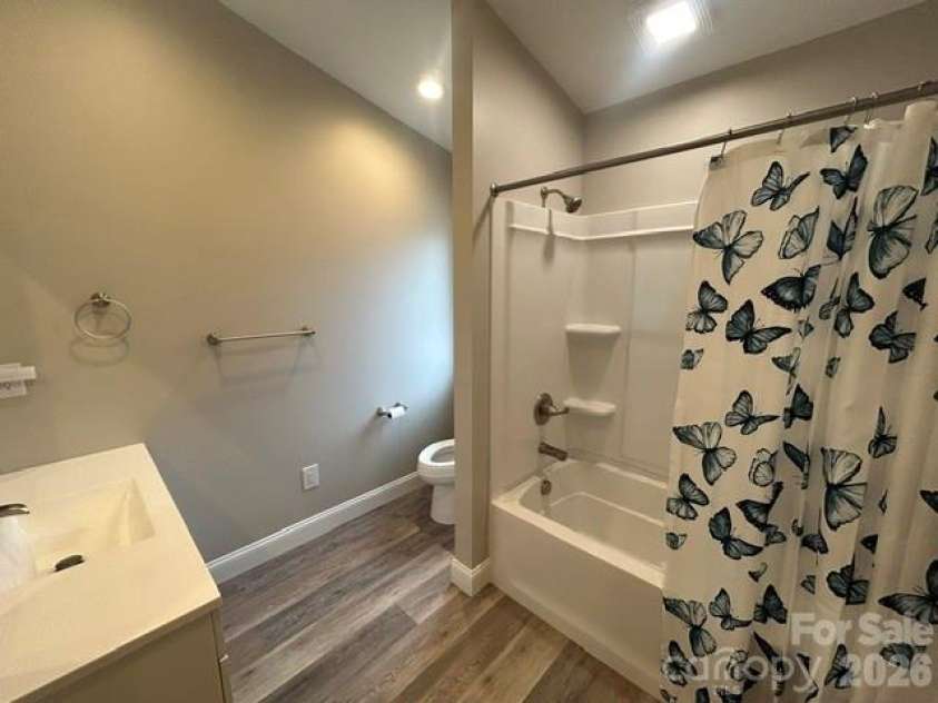 122 John Warren Drive, Forest City, NC 28043.  MLS# CAR4403495, YatesRealty ID 37138. Primary bath