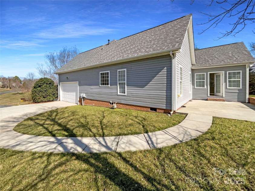 235 Glenville Drive, Fort Mill, SC 29715.  MLS# CAR4224497, YatesRealty ID 3714. 