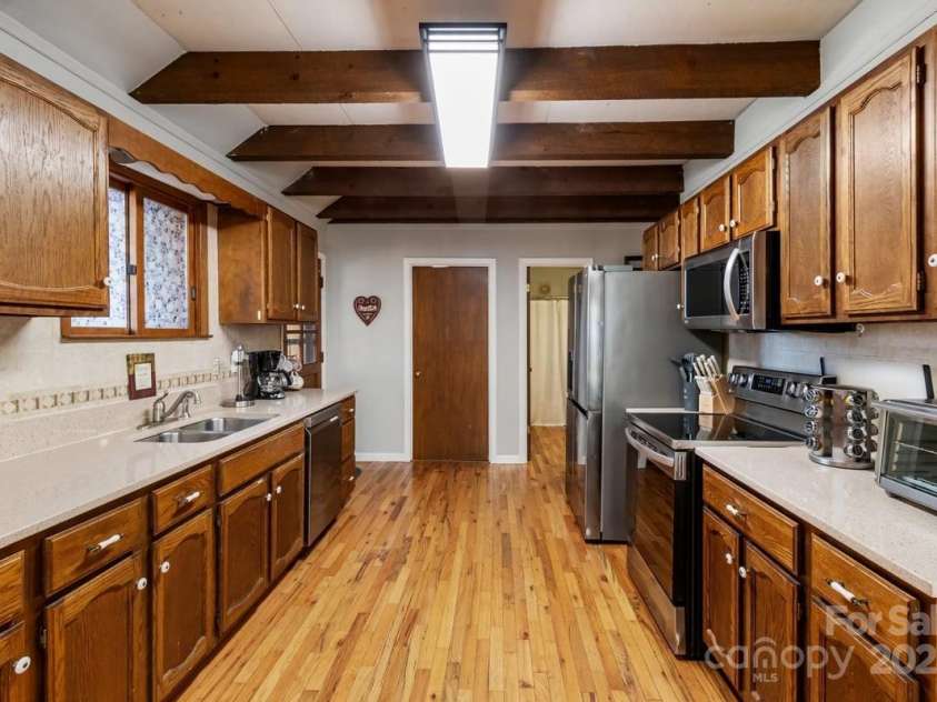 563 Bee Tree Lane, Mars Hill, NC 28754.  MLS# CAR4317356, YatesRealty ID 3714. Kitchen w/stainless steel appiances