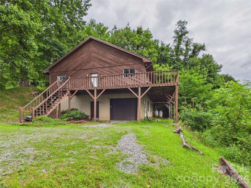 7904 Pinnacle Wind Lane, Lenoir, NC 28645.  MLS# CAR4403443, YatesRealty ID 37141. 