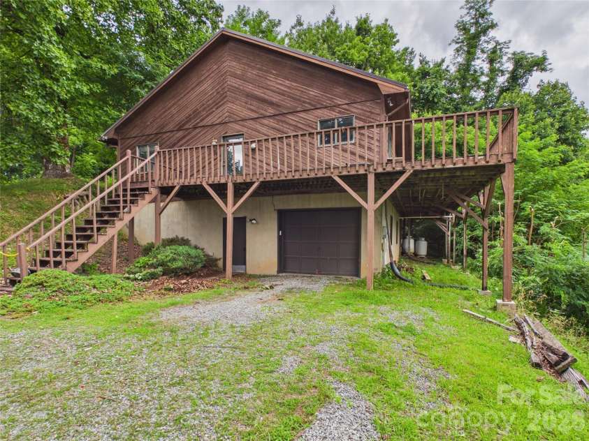 7904 Pinnacle Wind Lane, Lenoir, NC 28645.  MLS# CAR4403443, YatesRealty ID 37141. 