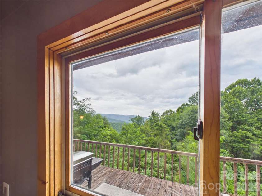 7904 Pinnacle Wind Lane, Lenoir, NC 28645.  MLS# CAR4403443, YatesRealty ID 37141. 
