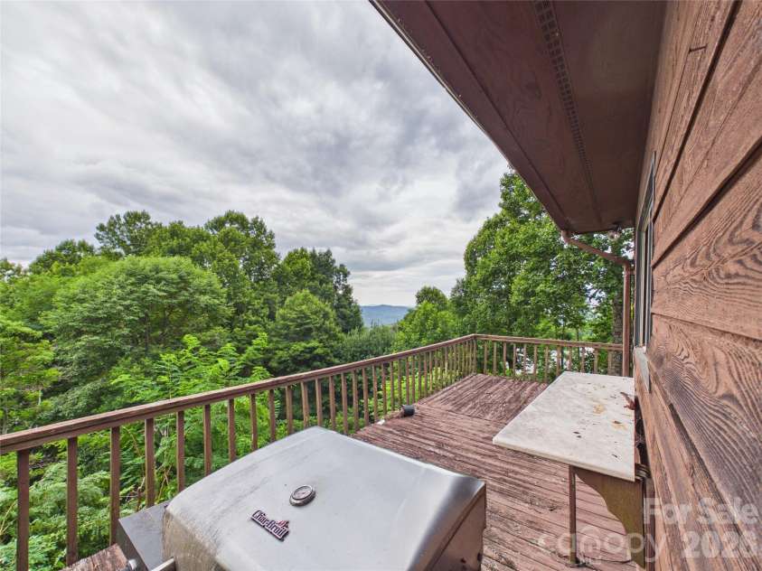 7904 Pinnacle Wind Lane, Lenoir, NC 28645.  MLS# CAR4403443, YatesRealty ID 37141. 
