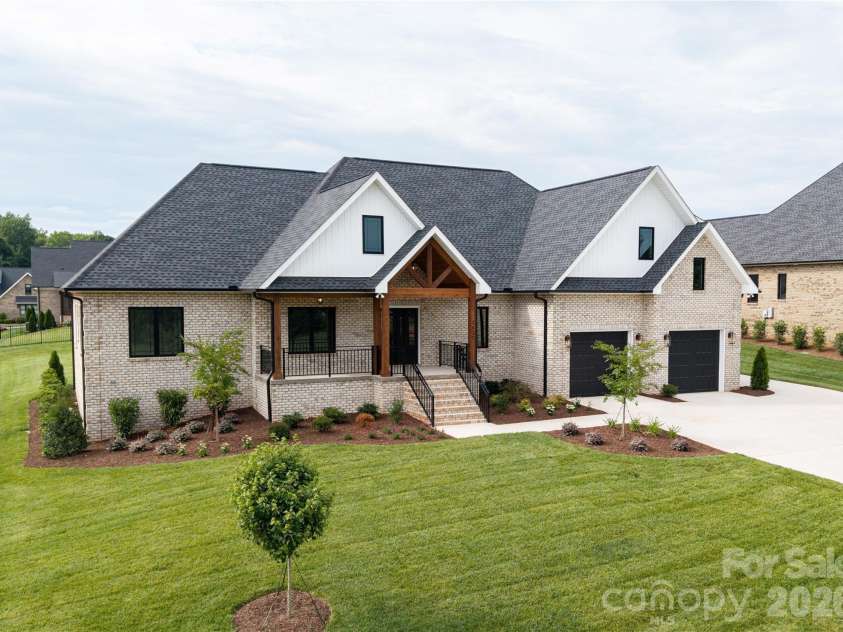 2927 Tavistock Lane, Lincolnton, NC 28092.  MLS# CAR4404018, YatesRealty ID 37143. 