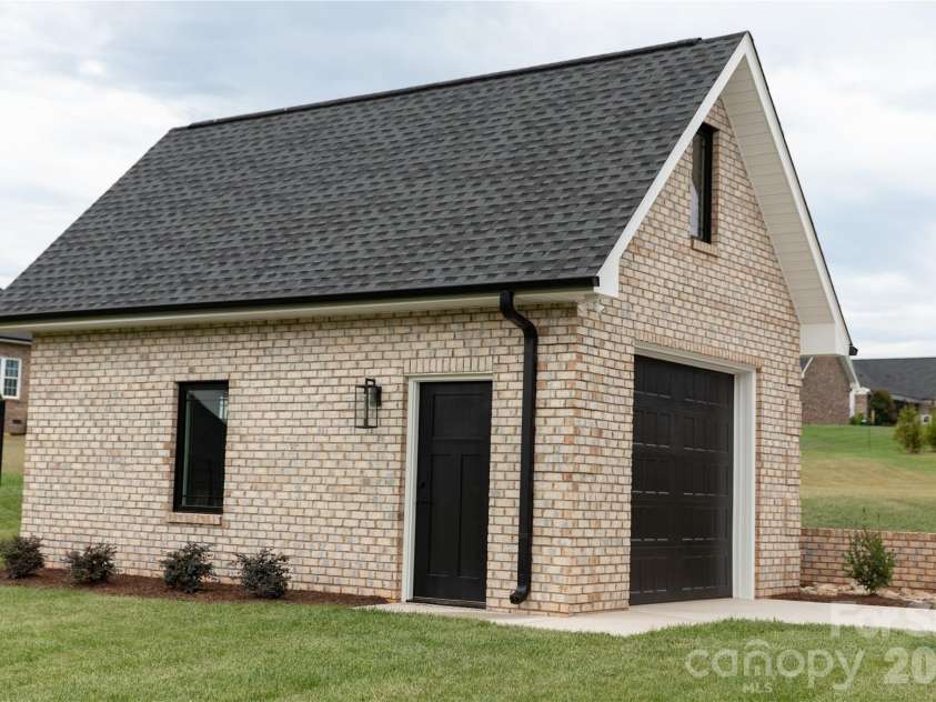 2927 Tavistock Lane, Lincolnton, NC 28092.  MLS# CAR4404018, YatesRealty ID 37143. 