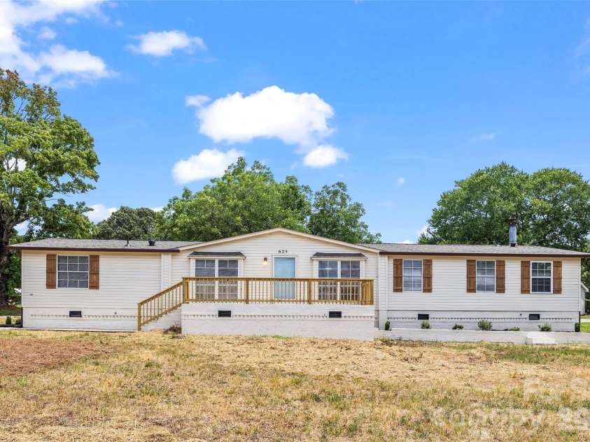 625 Lakeview Road, Salisbury, NC 28147.  MLS# CAR4401709, YatesRealty ID 37144. 