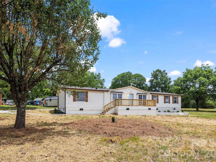 625 Lakeview Road, Salisbury, NC 28147.  MLS# CAR4401709, YatesRealty ID 37144. 