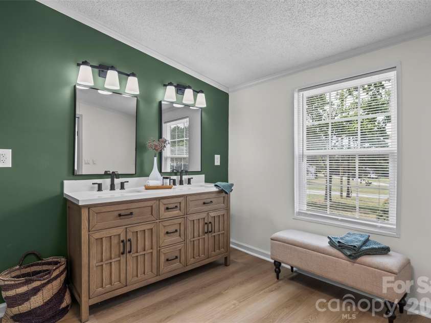 625 Lakeview Road, Salisbury, NC 28147.  MLS# CAR4401709, YatesRealty ID 37144. 