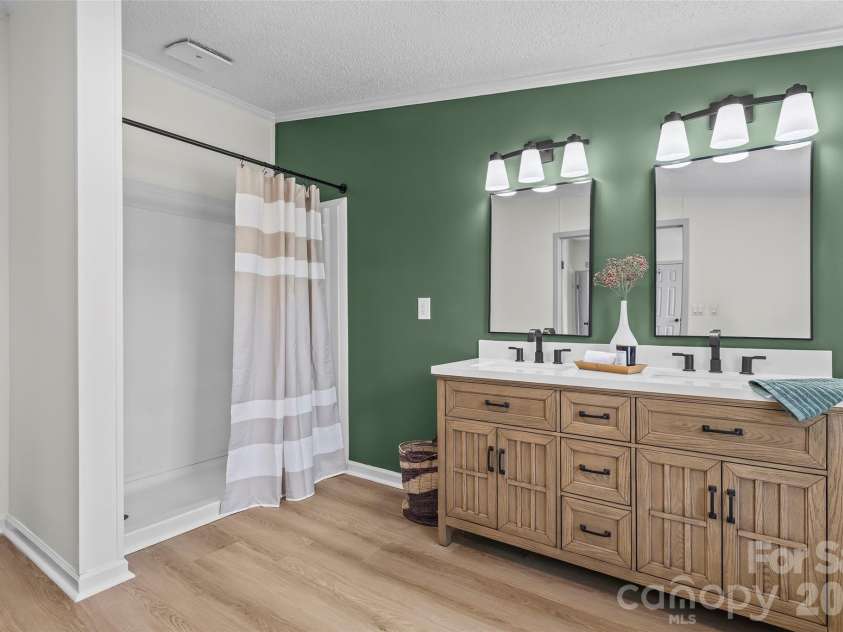 625 Lakeview Road, Salisbury, NC 28147.  MLS# CAR4401709, YatesRealty ID 37144. 
