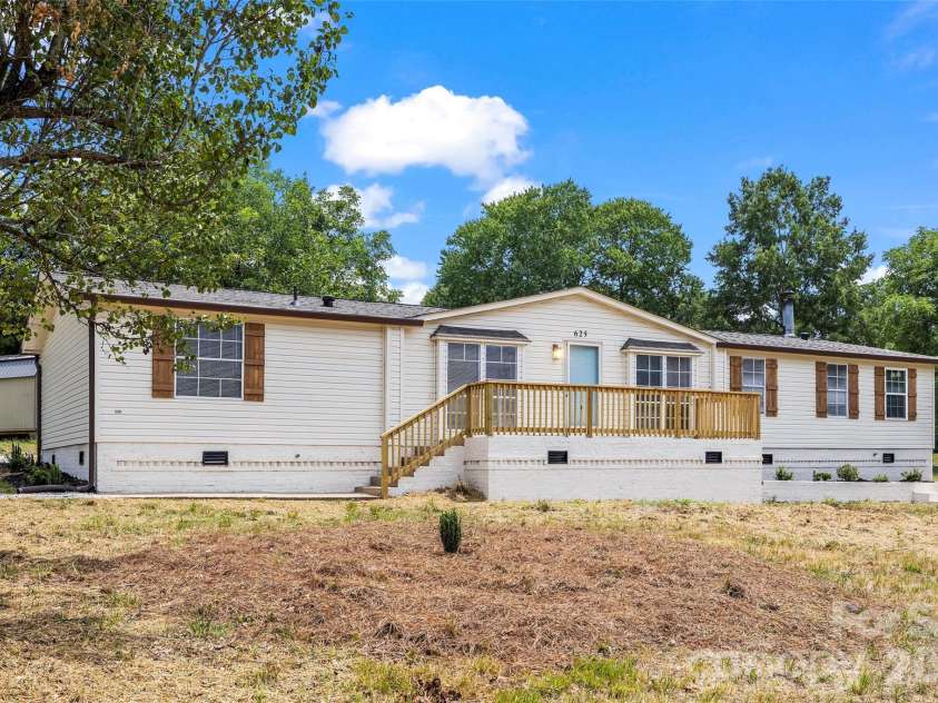 625 Lakeview Road, Salisbury, NC 28147.  MLS# CAR4401709, YatesRealty ID 37144. 