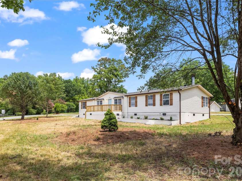 625 Lakeview Road, Salisbury, NC 28147.  MLS# CAR4401709, YatesRealty ID 37144. 