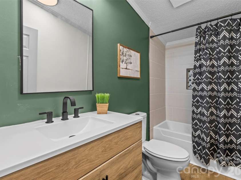 625 Lakeview Road, Salisbury, NC 28147.  MLS# CAR4423729, YatesRealty ID 37144. 