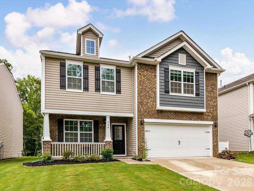 724 Larmore Avenue, Charlotte, NC 28216.  MLS# CAR4403712, YatesRealty ID 37147. 