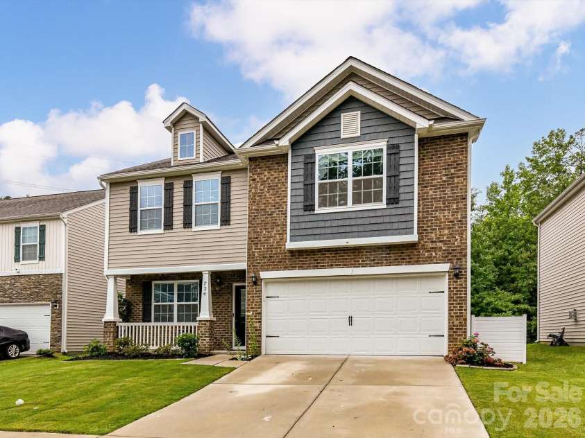 724 Larmore Avenue, Charlotte, NC 28216.  MLS# CAR4403712, YatesRealty ID 37147. 