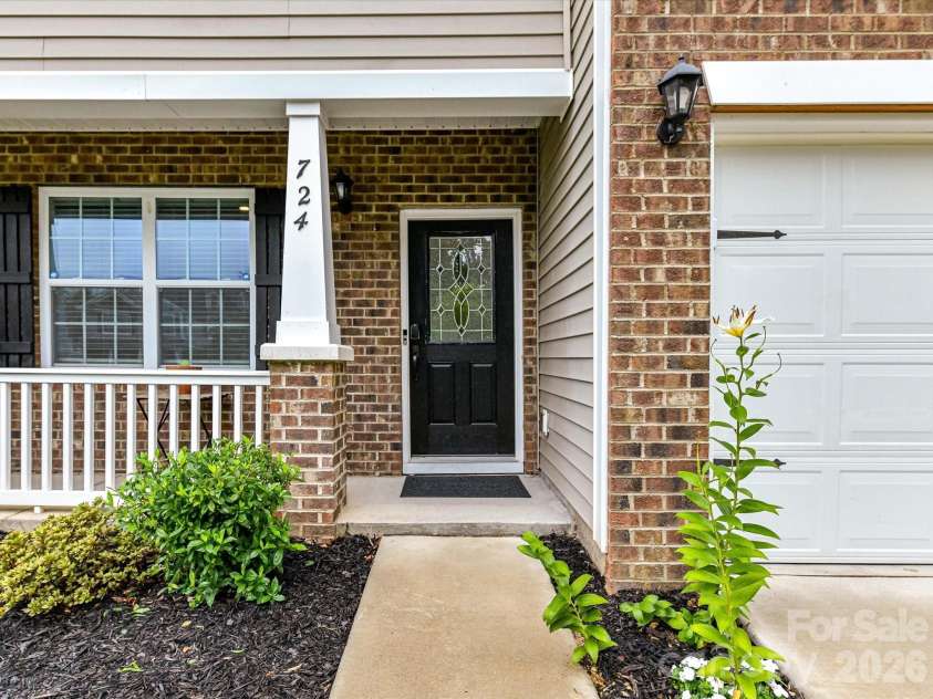 724 Larmore Avenue, Charlotte, NC 28216.  MLS# CAR4403712, YatesRealty ID 37147. 