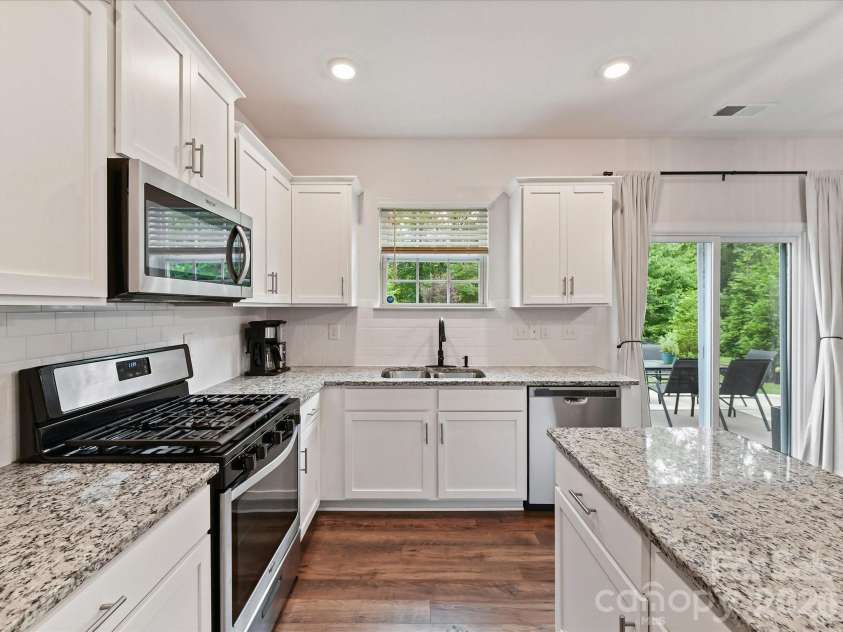 724 Larmore Avenue, Charlotte, NC 28216.  MLS# CAR4403712, YatesRealty ID 37147. 