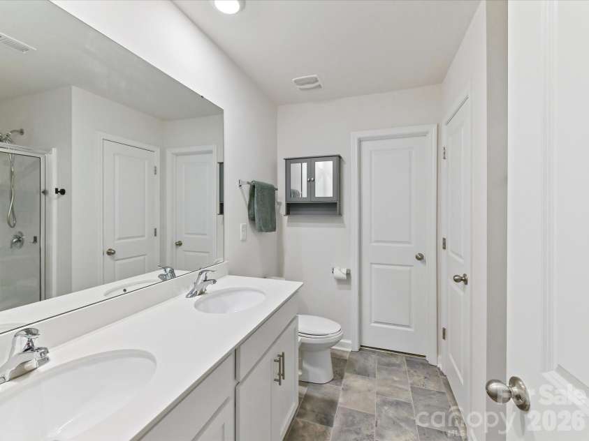 724 Larmore Avenue, Charlotte, NC 28216.  MLS# CAR4403712, YatesRealty ID 37147. 