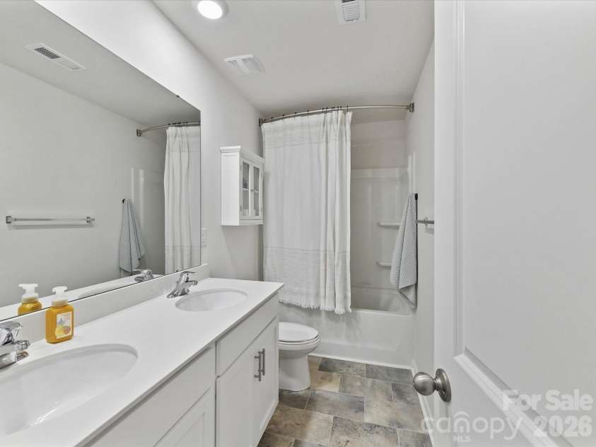 724 Larmore Avenue, Charlotte, NC 28216.  MLS# CAR4403712, YatesRealty ID 37147. 