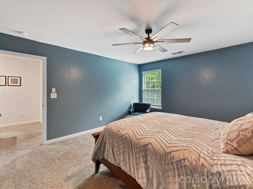 724 Larmore Avenue, Charlotte, NC 28216.  MLS# CAR4403712, YatesRealty ID 37147. 