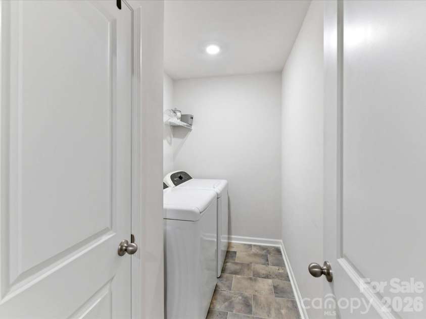 724 Larmore Avenue, Charlotte, NC 28216.  MLS# CAR4403712, YatesRealty ID 37147. 