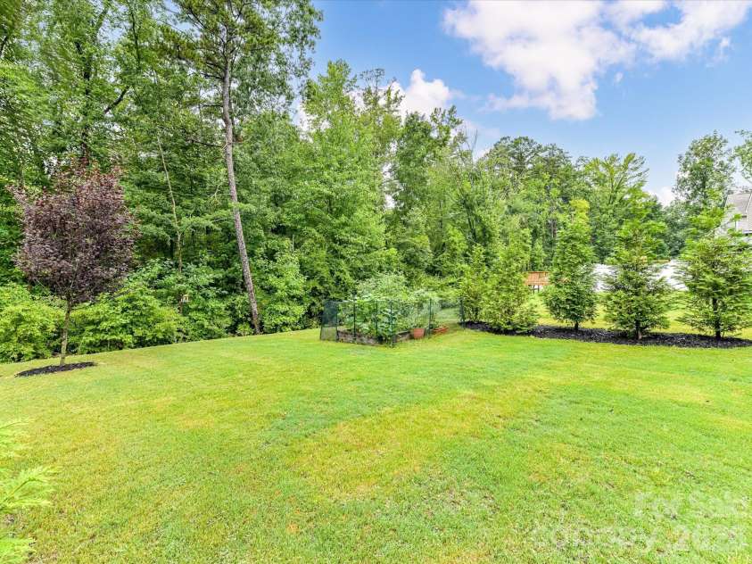 724 Larmore Avenue, Charlotte, NC 28216.  MLS# CAR4403712, YatesRealty ID 37147. 