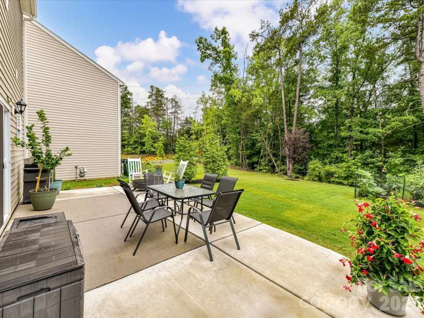 724 Larmore Avenue, Charlotte, NC 28216.  MLS# CAR4403712, YatesRealty ID 37147. 