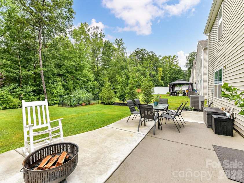 724 Larmore Avenue, Charlotte, NC 28216.  MLS# CAR4403712, YatesRealty ID 37147. 