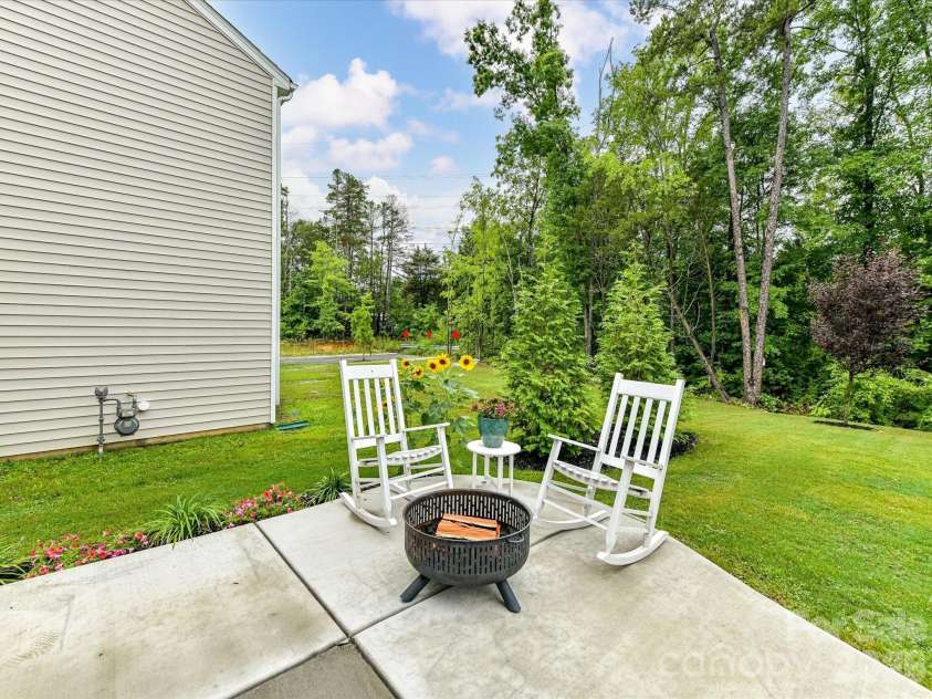 724 Larmore Avenue, Charlotte, NC 28216.  MLS# CAR4403712, YatesRealty ID 37147. 
