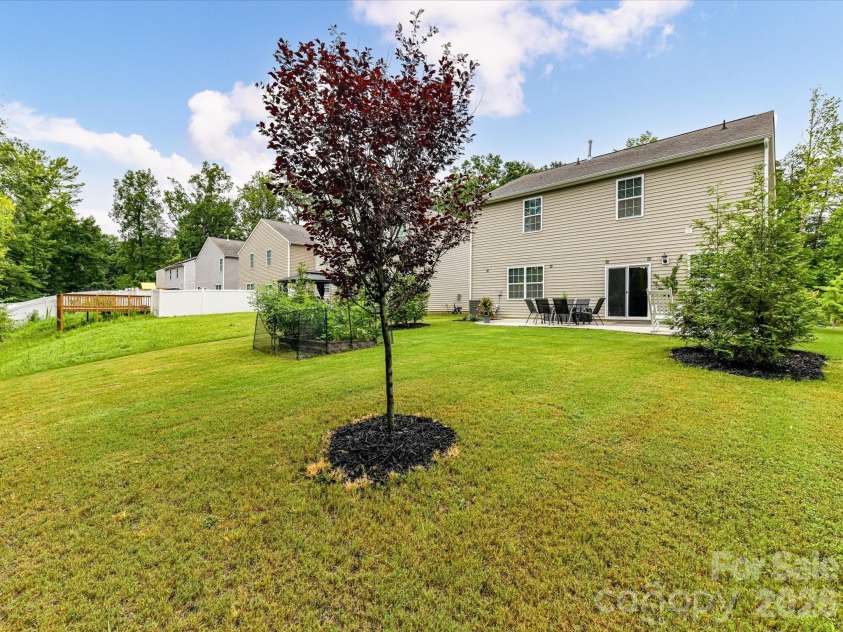 724 Larmore Avenue, Charlotte, NC 28216.  MLS# CAR4403712, YatesRealty ID 37147. 