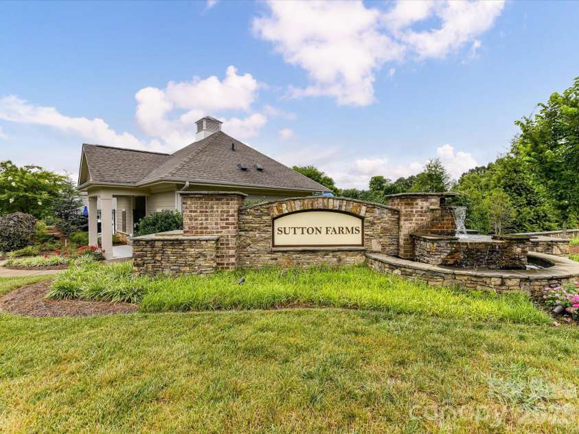 724 Larmore Avenue, Charlotte, NC 28216.  MLS# CAR4403712, YatesRealty ID 37147. 