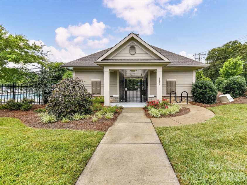 724 Larmore Avenue, Charlotte, NC 28216.  MLS# CAR4403712, YatesRealty ID 37147. 
