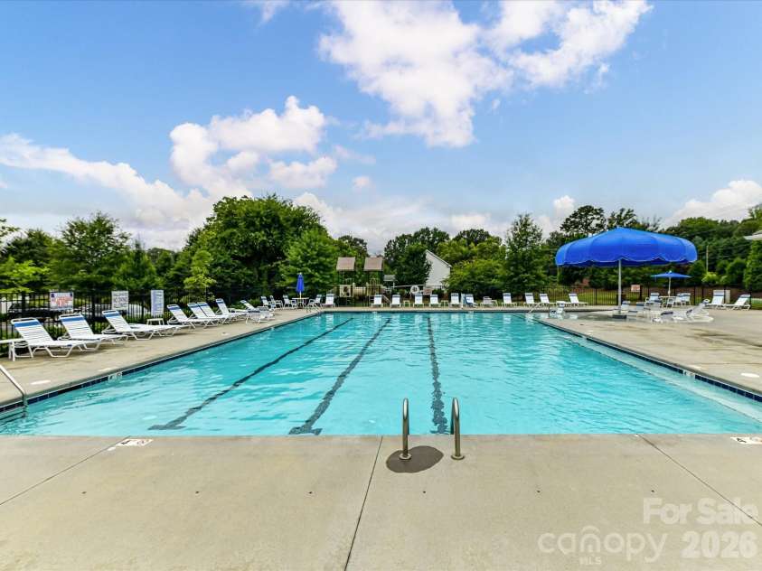 724 Larmore Avenue, Charlotte, NC 28216.  MLS# CAR4403712, YatesRealty ID 37147. 