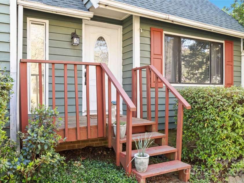 5012 Rolling Oak Lane, Charlotte, NC 28227.  MLS# CAR4235029, YatesRealty ID 3715. 