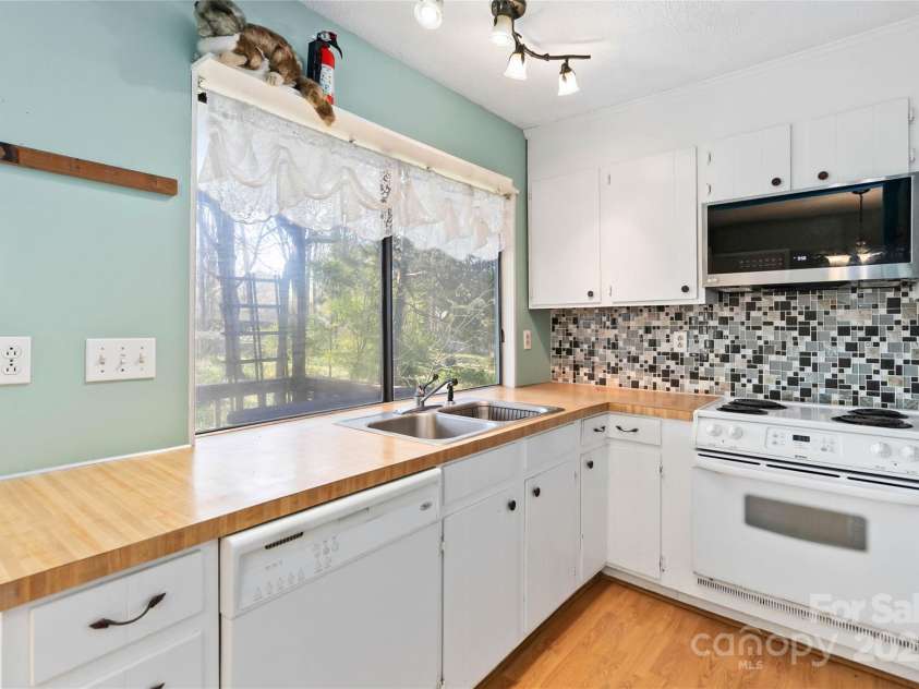 5012 Rolling Oak Lane, Charlotte, NC 28227.  MLS# CAR4235029, YatesRealty ID 3715. 