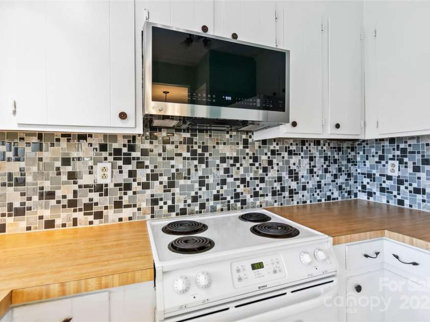 5012 Rolling Oak Lane, Charlotte, NC 28227.  MLS# CAR4235029, YatesRealty ID 3715. 