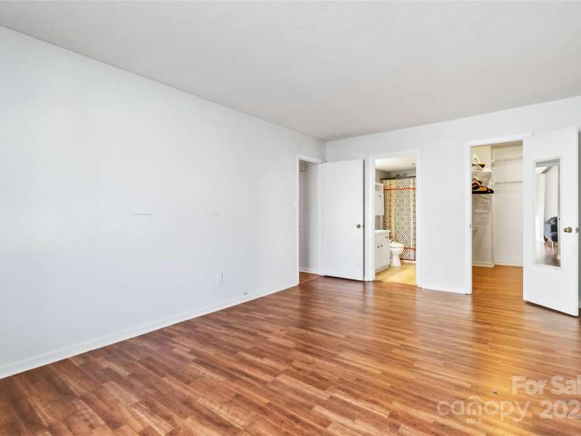 5012 Rolling Oak Lane, Charlotte, NC 28227.  MLS# CAR4235029, YatesRealty ID 3715. 