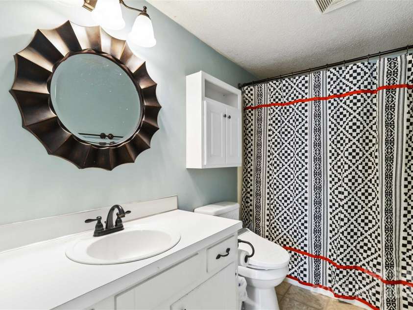 5012 Rolling Oak Lane, Charlotte, NC 28227.  MLS# CAR4235029, YatesRealty ID 3715. En suite bath to primary