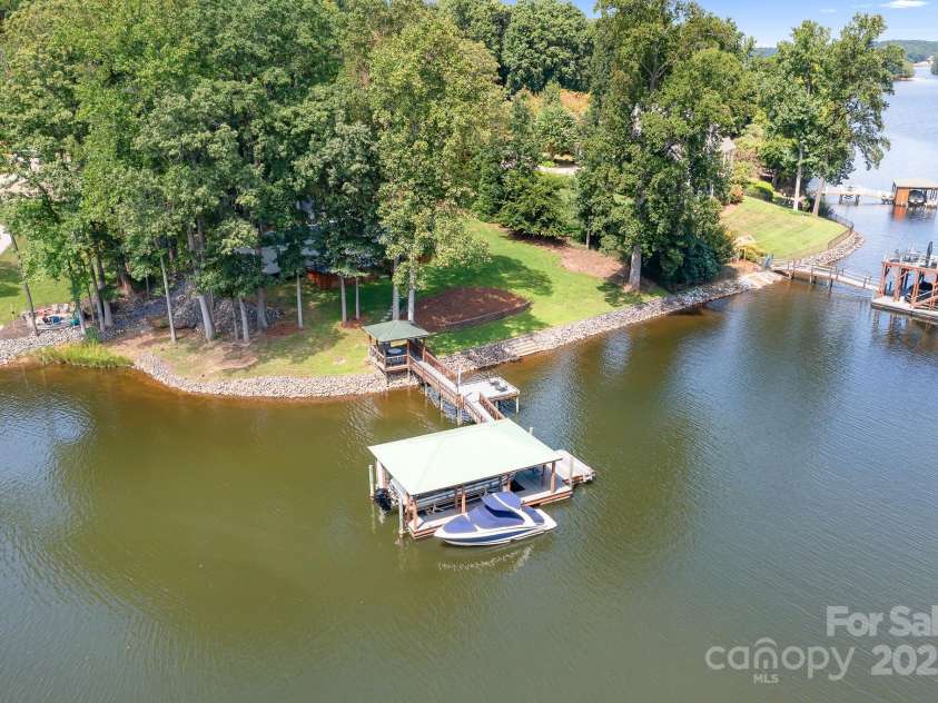 204 Lakeview Shores Loop, Mooresville, NC 28117.  MLS# CAR4297871, YatesRealty ID 37150. 