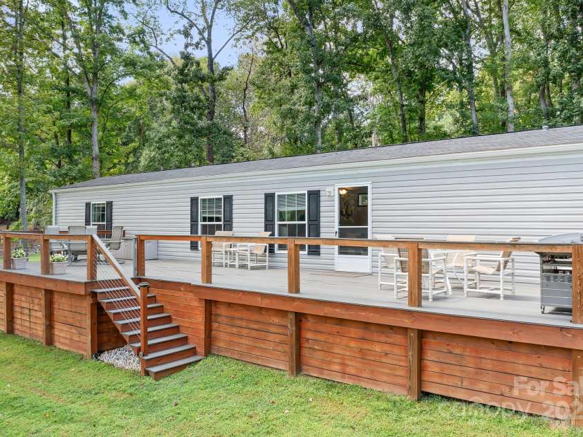 204 Lakeview Shores Loop, Mooresville, NC 28117.  MLS# CAR4297871, YatesRealty ID 37150. 