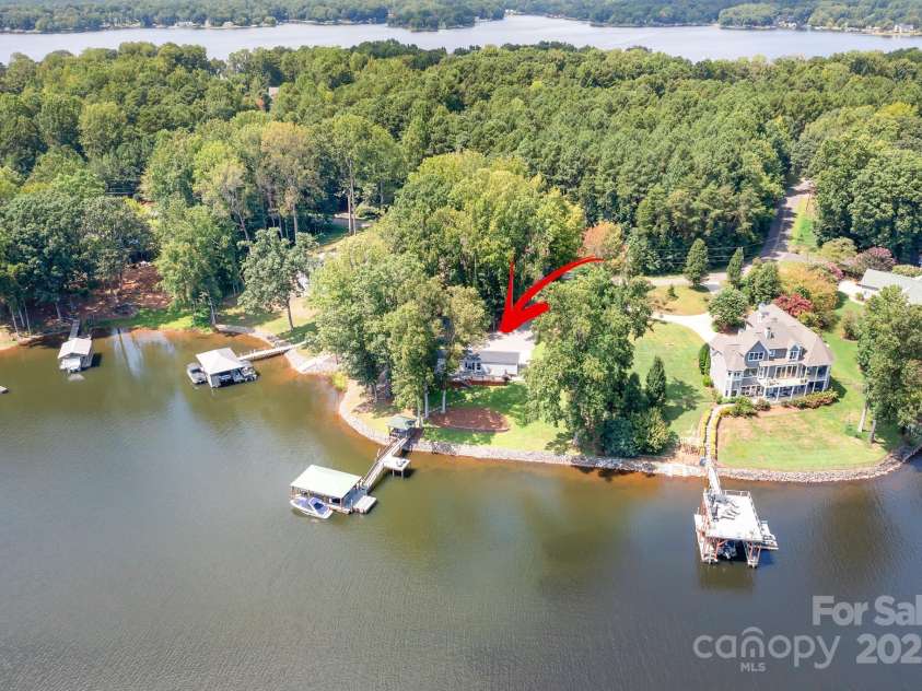 204 Lakeview Shores Loop, Mooresville, NC 28117.  MLS# CAR4297871, YatesRealty ID 37150. 