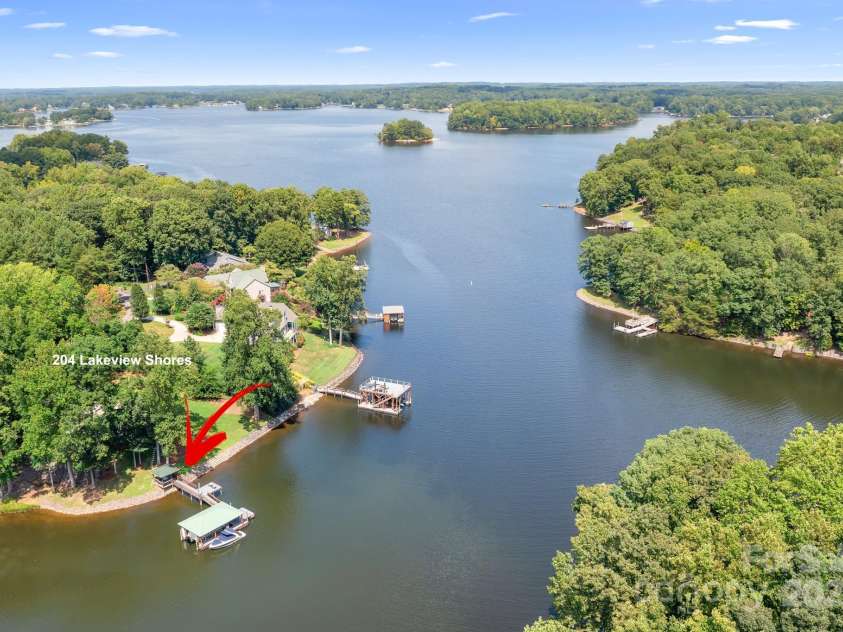 204 Lakeview Shores Loop, Mooresville, NC 28117.  MLS# CAR4297871, YatesRealty ID 37150. 