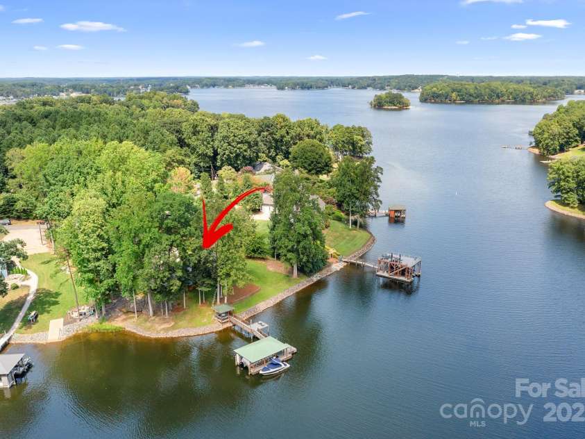 204 Lakeview Shores Loop, Mooresville, NC 28117.  MLS# CAR4297871, YatesRealty ID 37150. 