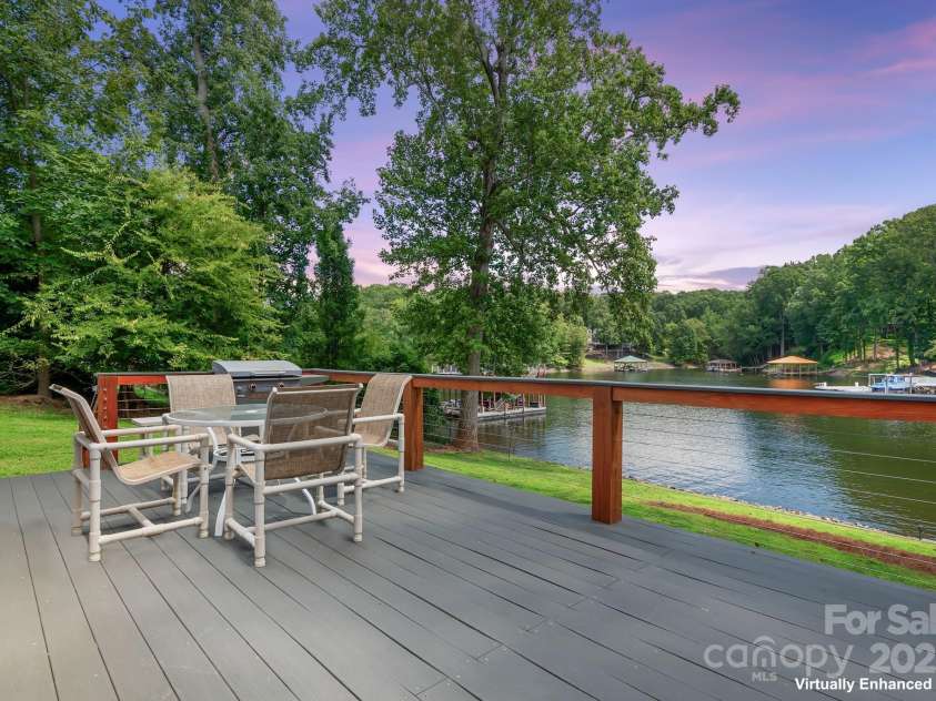 204 Lakeview Shores Loop, Mooresville, NC 28117.  MLS# CAR4297871, YatesRealty ID 37150. 