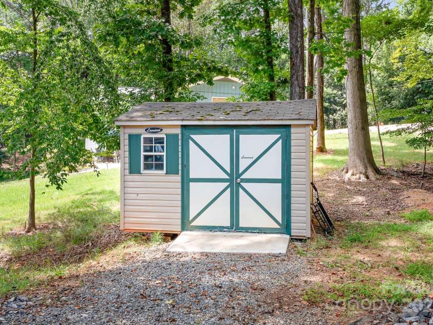 204 Lakeview Shores Loop, Mooresville, NC 28117.  MLS# CAR4297871, YatesRealty ID 37150. 