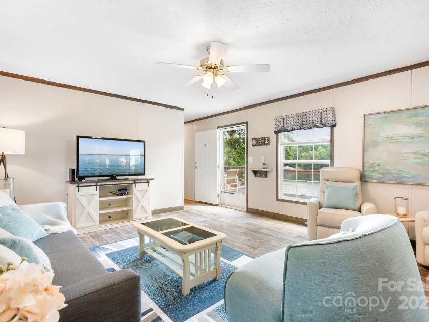 204 Lakeview Shores Loop, Mooresville, NC 28117.  MLS# CAR4297871, YatesRealty ID 37150. 