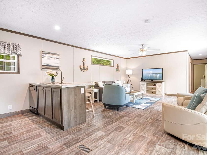 204 Lakeview Shores Loop, Mooresville, NC 28117.  MLS# CAR4297871, YatesRealty ID 37150. 