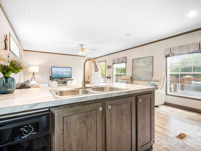 204 Lakeview Shores Loop, Mooresville, NC 28117.  MLS# CAR4297871, YatesRealty ID 37150. 