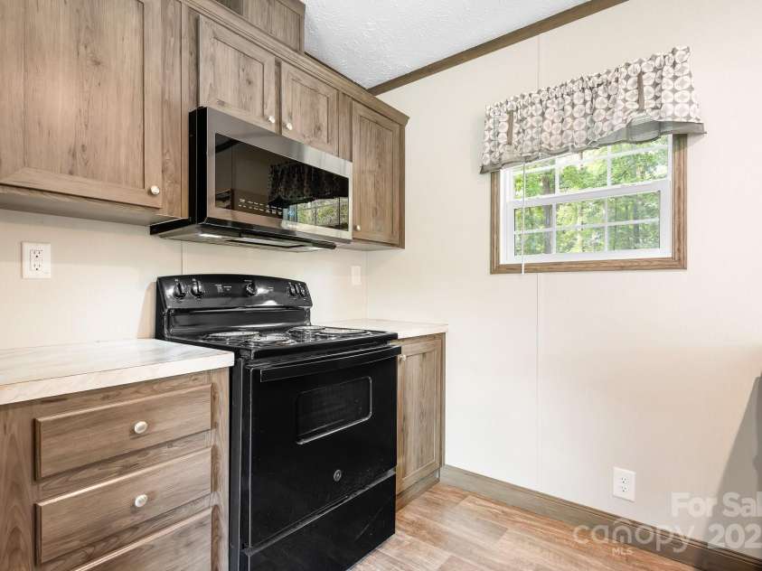 204 Lakeview Shores Loop, Mooresville, NC 28117.  MLS# CAR4297871, YatesRealty ID 37150. 