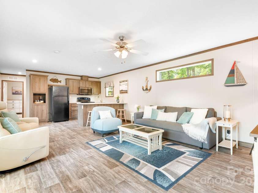 204 Lakeview Shores Loop, Mooresville, NC 28117.  MLS# CAR4297871, YatesRealty ID 37150. 