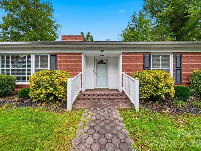 907 Vista Place, Lenoir, NC 28645.  MLS# CAR4403541, YatesRealty ID 37151. 